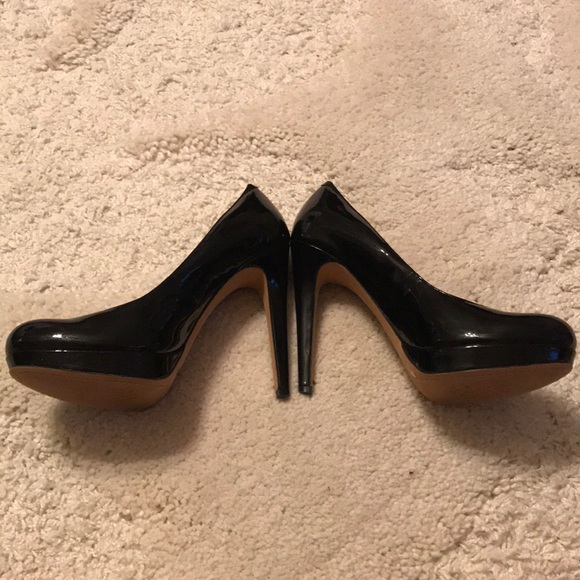 Shoes - Picture 4 of 5